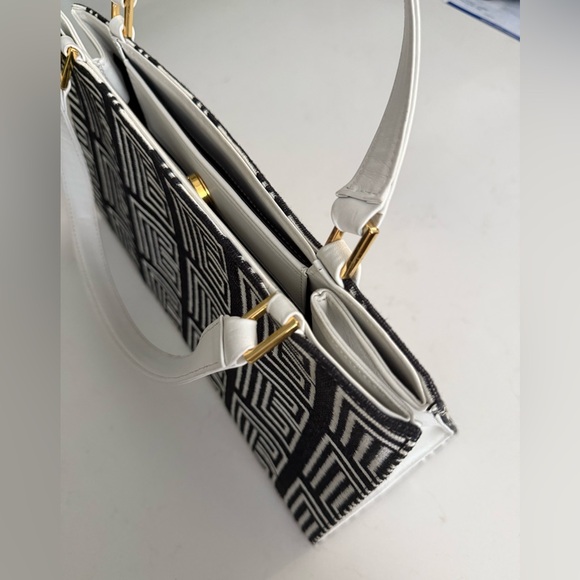 Balmain Signature B Black and White Handbag RARE Style - Picture 7 of 15